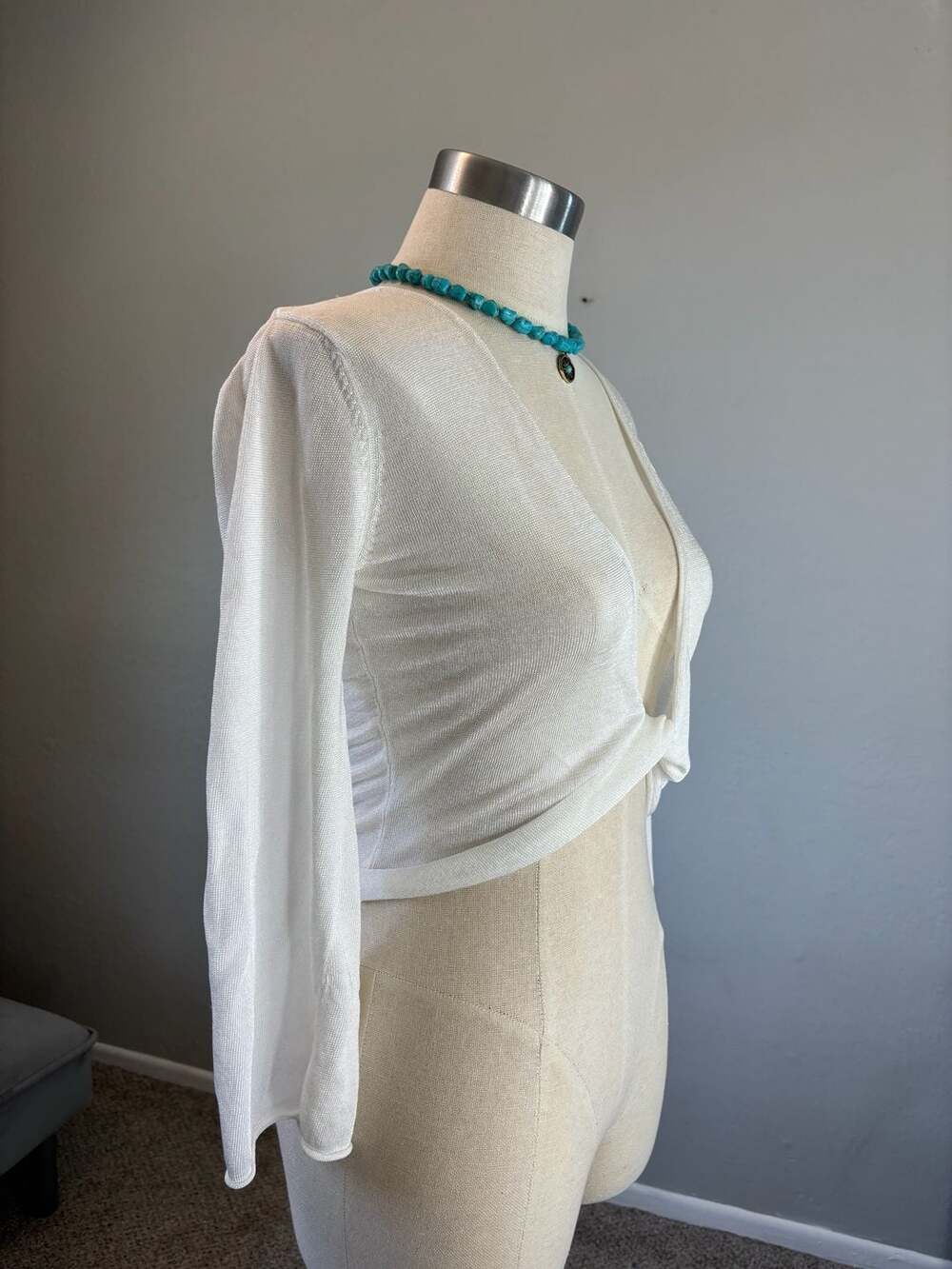 George Women's White Long Sleeve Twist-Front Cropped Knit Top - Picture 2 of 9